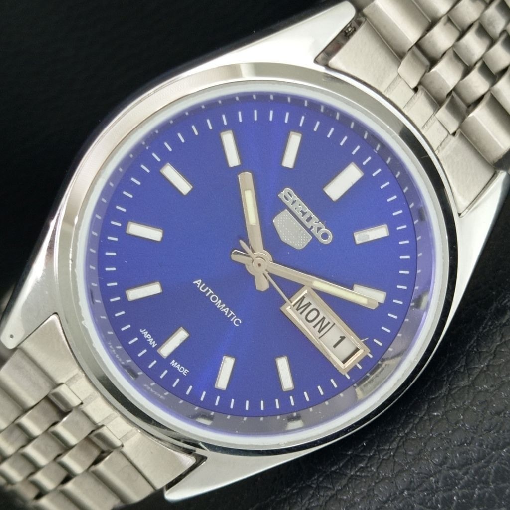 Vintage 1987 Seiko Automatic Mens Silver Watch WDaydate  Blue Accents
